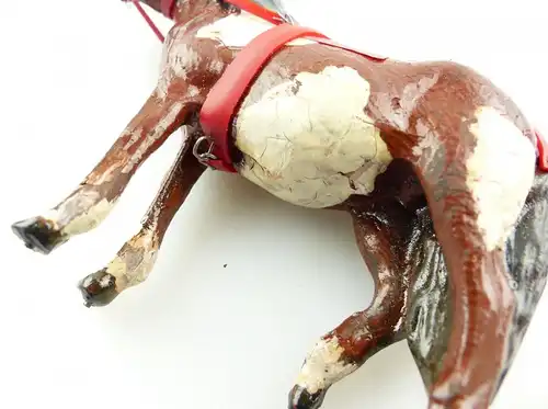 e9417 Antikspielzeug Tier Masse Figur Lineol Pony weiß gescheckt mit Zaumzeug