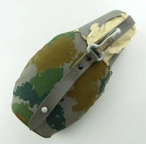 E9541 NVA Trinkflasche Flächentarn Blumentarn unbenutzt