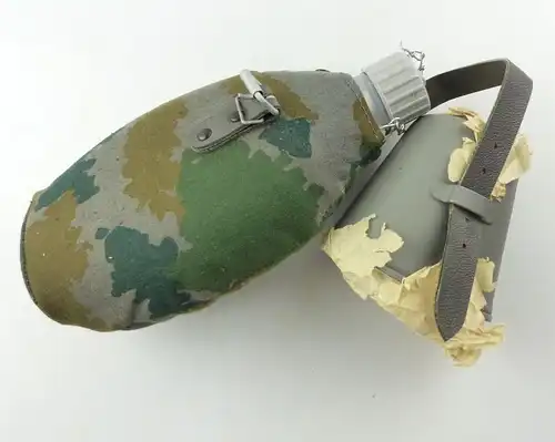 E9541 NVA Trinkflasche Flächentarn Blumentarn unbenutzt