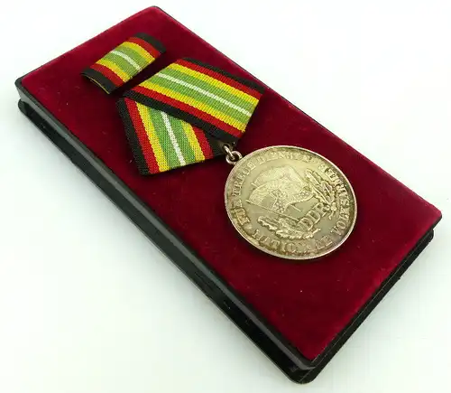 Medaille für treue Dienste NVA Stufe Gold 900 Silber Band I Nr. 150d, Orden913