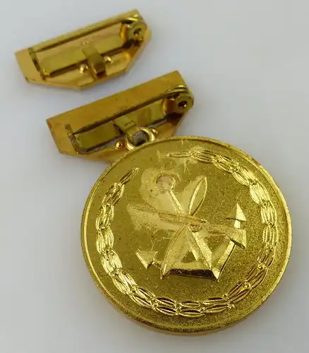 GST Medaille Hervorragender Ausbilder der GST Gold vgl. Band VII Nr. 12c, GST12c