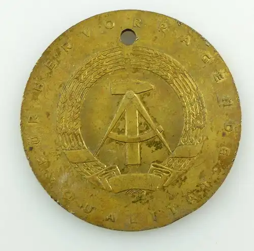 e9711 Medaille für hervorragende Qualität Leipziger Messe MM 1977 goldfarben