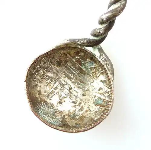 e9721 Kleiner alter Salzlöffel aus einer Silbermünze