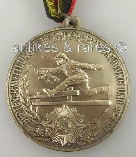 Medaille Bestenermittlung in Körperertüchtigung und Sport in Silber mit Band