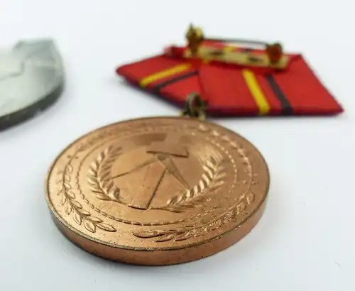 #e7883 DDR Medaille & Abzeichen 10. Kampfgruppen-Spartakiade von 1970 Halle
