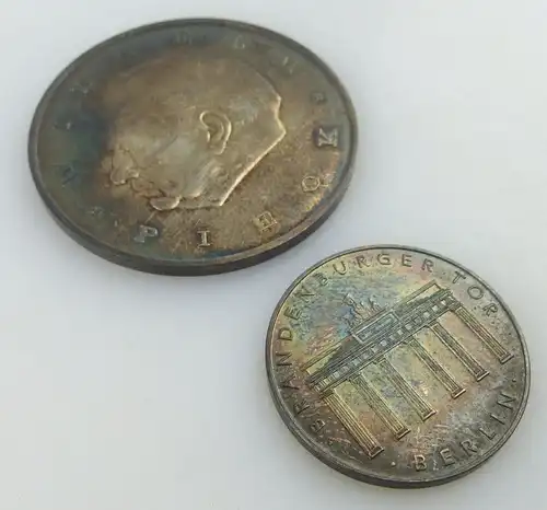 2 echte Silber Münzen im Verleihungsetui SELTEN Wilhelm Pieck Brande , Orden3149