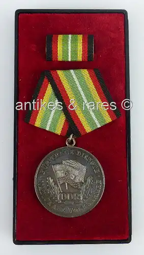 Medaille für treue Dienste in der NVA in 900 Silber, Punze 7 (Orden767)