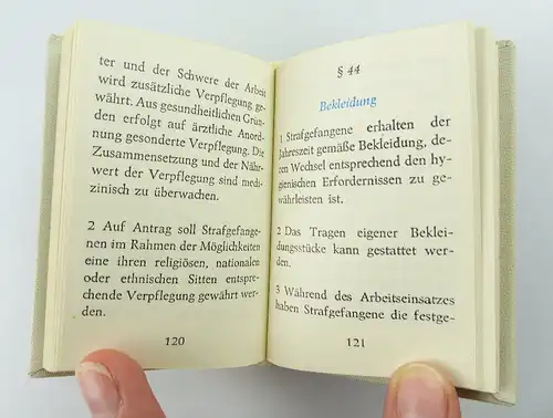 3 Minibücher:Gesetz über die Aufgaben und Befugnisse Volkspolizei e400