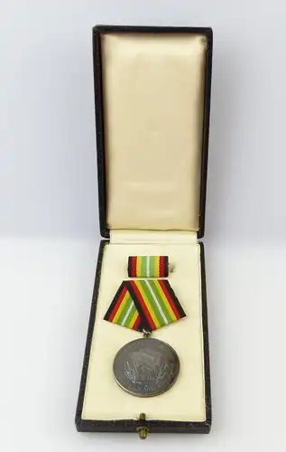 #e3488 DDR Medaille für treue Dienste NVA vgl. Band I Nr. 150 e Punze 8 1964-66
