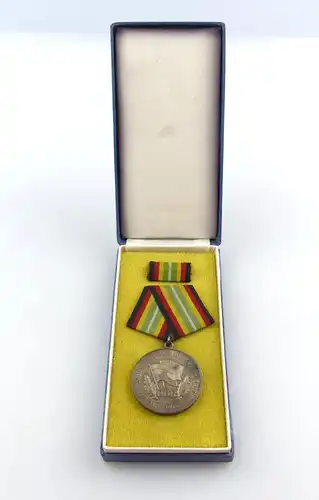 #e3484 DDR Medaille für treue Dienste NVA vgl. Band I Nr. 150 e Punze 7 1964-66
