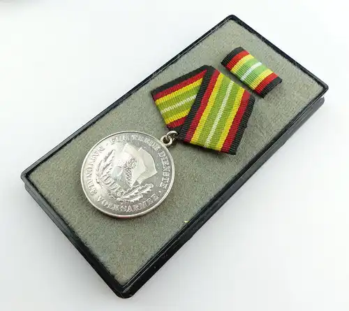 #e3496 DDR Medaille für treue Dienste NVA vgl. Band I Nr. 150 e Punze 7 1964-66