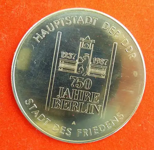 Medaille : 750 Jahre Berlin Hauptstadt der DDR 1237- 1987 / r058