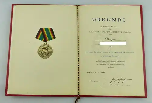 Urkunde: Medaille Treue Dienste NVA 20 Jahre Dienstzeit 1970 Major, Orden2802