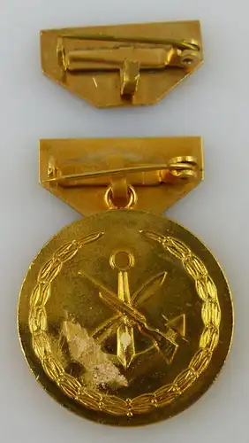 GST Medaille Hervorragender Ausbilder der GST Gold vgl. Band VII Nr. 12b, GST12b