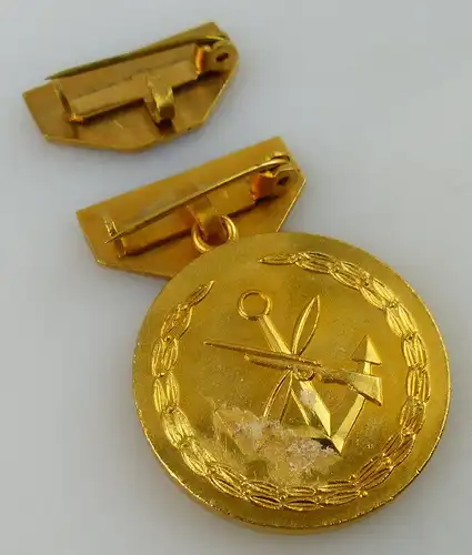 GST Medaille Hervorragender Ausbilder der GST Gold vgl. Band VII Nr. 12b, GST12b