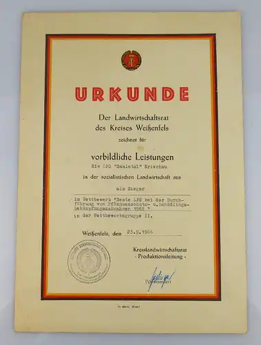 Urkunde Sieger vorbildliche Leistungen LPG Saaletal Kriechau 1966 Orden2005