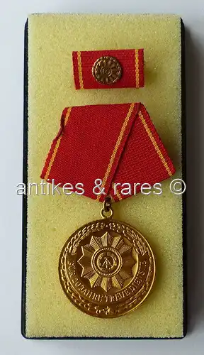 Medaille treue Dienste bewaffnete Organe des MdI in Gold 20 Dienstjah (Orden809)