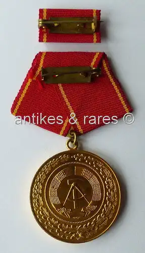 Medaille treue Dienste bewaffnete Organe des MdI in Gold 20 Dienstjah (Orden809)