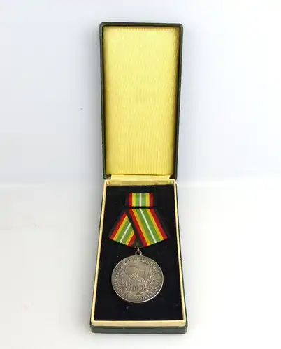 #e2831 DDR Medaille für treue Dienste in der NVA vgl. Band I Nr.150e # Punze 6 #