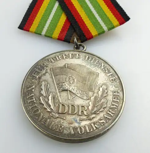 #e2831 DDR Medaille für treue Dienste in der NVA vgl. Band I Nr.150e # Punze 6 #