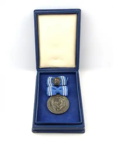#e4650 Clara Zetkin Medaille B. Nr. 128 b in 900 (Ag) Silber M.B. (1959-72)