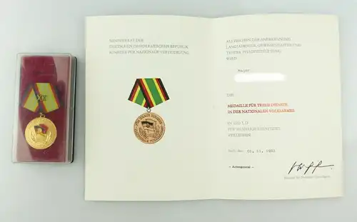 e10662 Nachlass P Treue Dienste Medaille NVA in Gold für 20 Jahre mit Urkunde