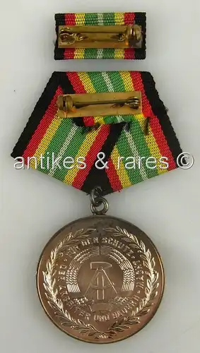 Medaille treue Dienste in der NVA in 900 (Ag) Silber, Punze 5, Band I Nr. 150e