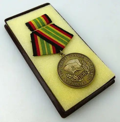 Medaille für treue Dienste NVA Stufe Gold 900 Silber Band I Nr. 149e, Orden911