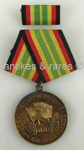 Medaille treue Dienste in der NVA in Gold aus 900 (Ag) Silber Halbmond, Punze 11