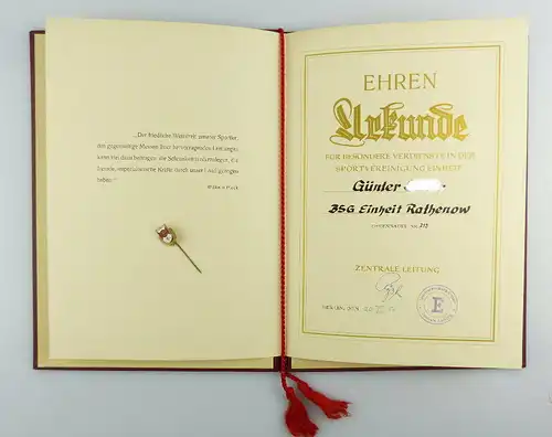 #e2979 Nachlass: Ehrenurkunde mit Ehrennadel BSG Einheit Rathenow Nr.313, 1956