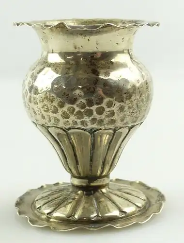 E11005 Kleine alte Vase aus massivem 800er Silber sehr dekorativ