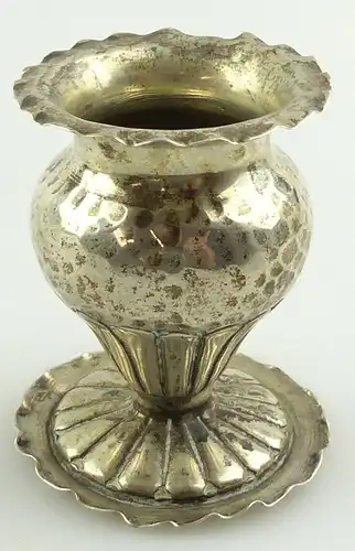 E11005 Kleine alte Vase aus massivem 800er Silber sehr dekorativ