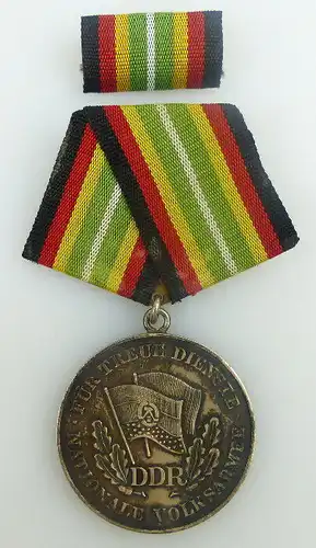 Medaille für treue Dienste in der NVA in 900 Silber, Punze 6, Orden952