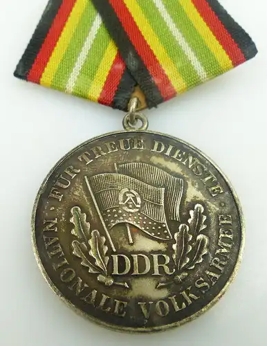 Medaille für treue Dienste in der NVA in 900 Silber, Punze 6, Orden952