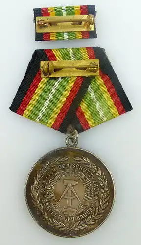 Medaille für treue Dienste in der NVA in 900 Silber, Punze 6, Orden952
