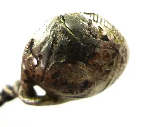 e9672 Kleiner alter Salzlöffel aus einer Silbermünze