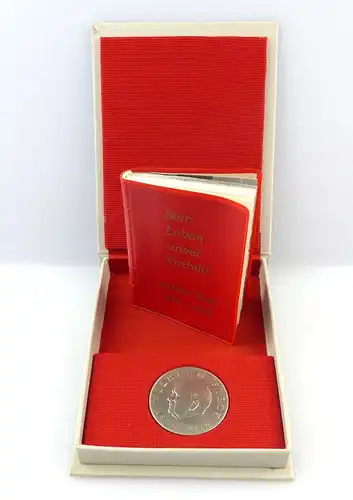 #e3383 Wilhelm Pieck Medaille mit Buch Sein Leben unser Vorbild 1876 - 1976