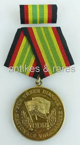 Medaille für treue Dienste in der NVA in 900 Silber, Punze 8 (Orden765)