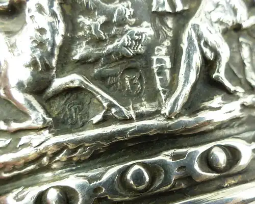 e11213 Sehr alter signierter Serviettenring Jagdszene sehr fein 13 Lot Silber