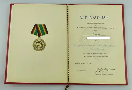 Urkunde: Medaille Treue Dienste NVA 20 Jahre Dienstzeit 1970 Major, Orden2802