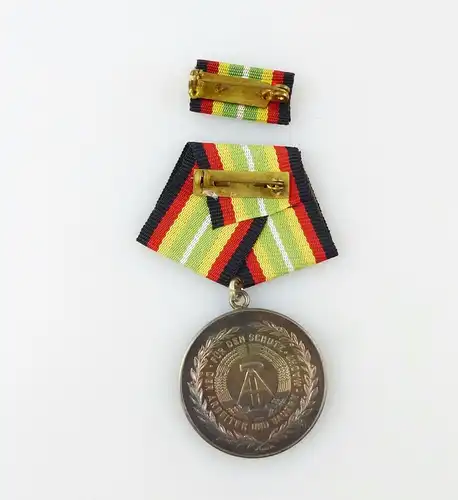 #e7479 DDR Medaille für treue Dienste NVA vgl. Band I Nr. 150 e Punze 8 1964-66