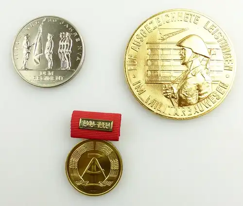 e11453 3 Medaillen Verdienstmedaille der DDR Regiment und Militärbauwesen