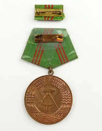 e11520 Medaille für treue Dienste der bewaffneten Organe des MdI 143a Stufe III