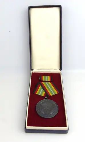 #e2834 DDR Medaille für treue Dienste in der NVA vgl. Band I Nr.150e # Punze 7 #