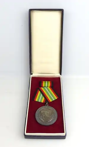 #e2832 DDR Medaille für treue Dienste in der NVA vgl. Band I Nr.150e # Punze 5 #