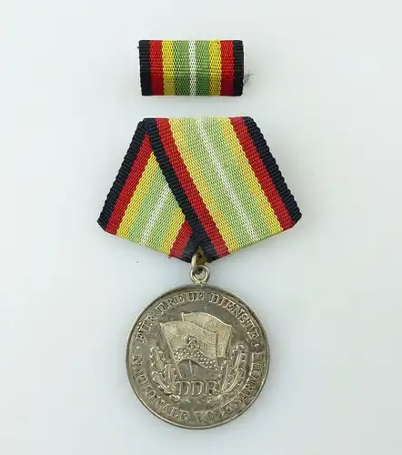 #e7489 DDR Medaille für treue Dienste NVA vgl. Band I Nr. 150 e Punze 5 1964-66