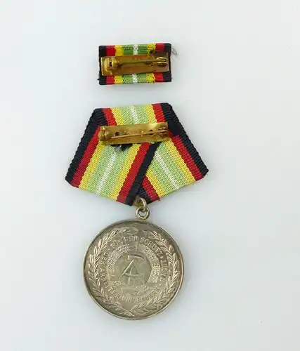 #e7489 DDR Medaille für treue Dienste NVA vgl. Band I Nr. 150 e Punze 5 1964-66