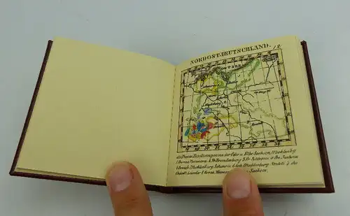 Minibuch: Etui - Atlas der Erde 1831 VEB Hinstorff Verlag Berlin bu0444