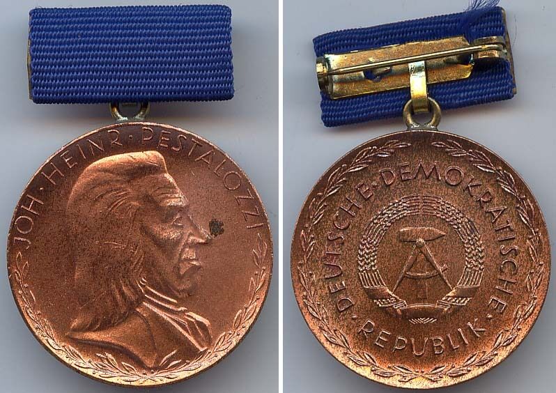 DDR Pestalozzi-Medaille in Bronze  