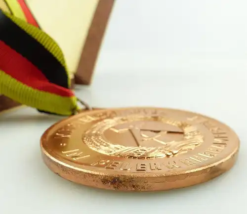 e12063 Bronzemedaille dem Sieger der Gruppenstafette MS Feuerwehrkampfsport